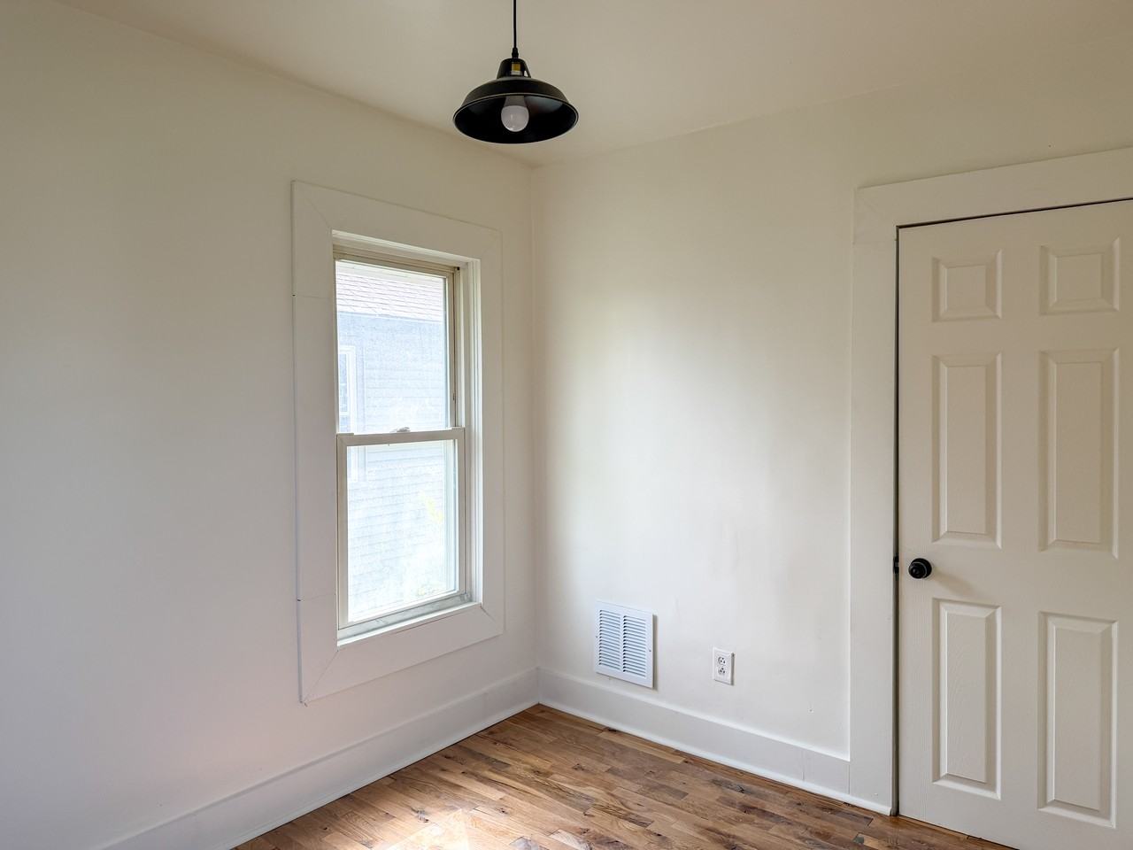 336 W 29th St - Photo 4 of 26