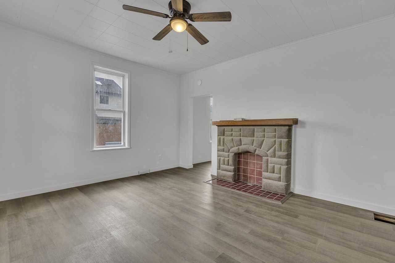 862 Grove Ave - Photo 4 of 10