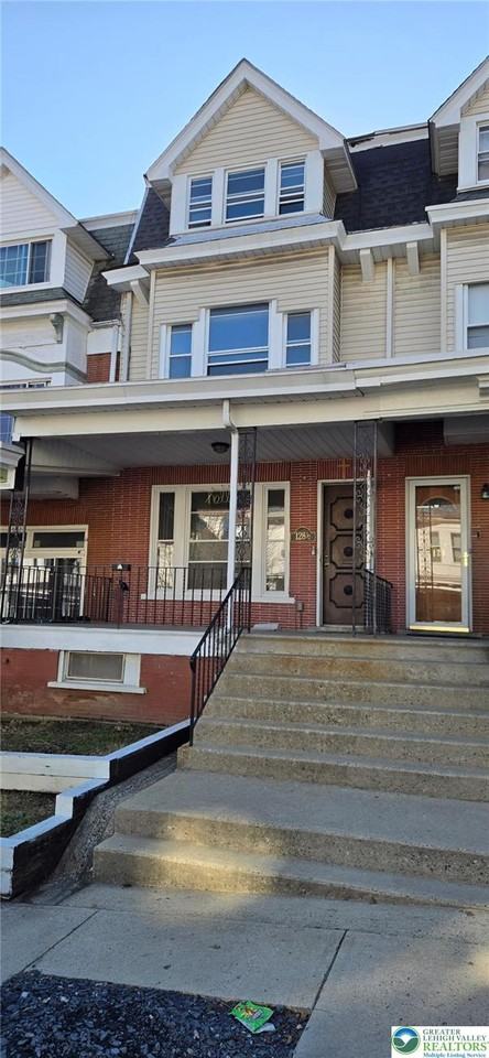 128 S West St