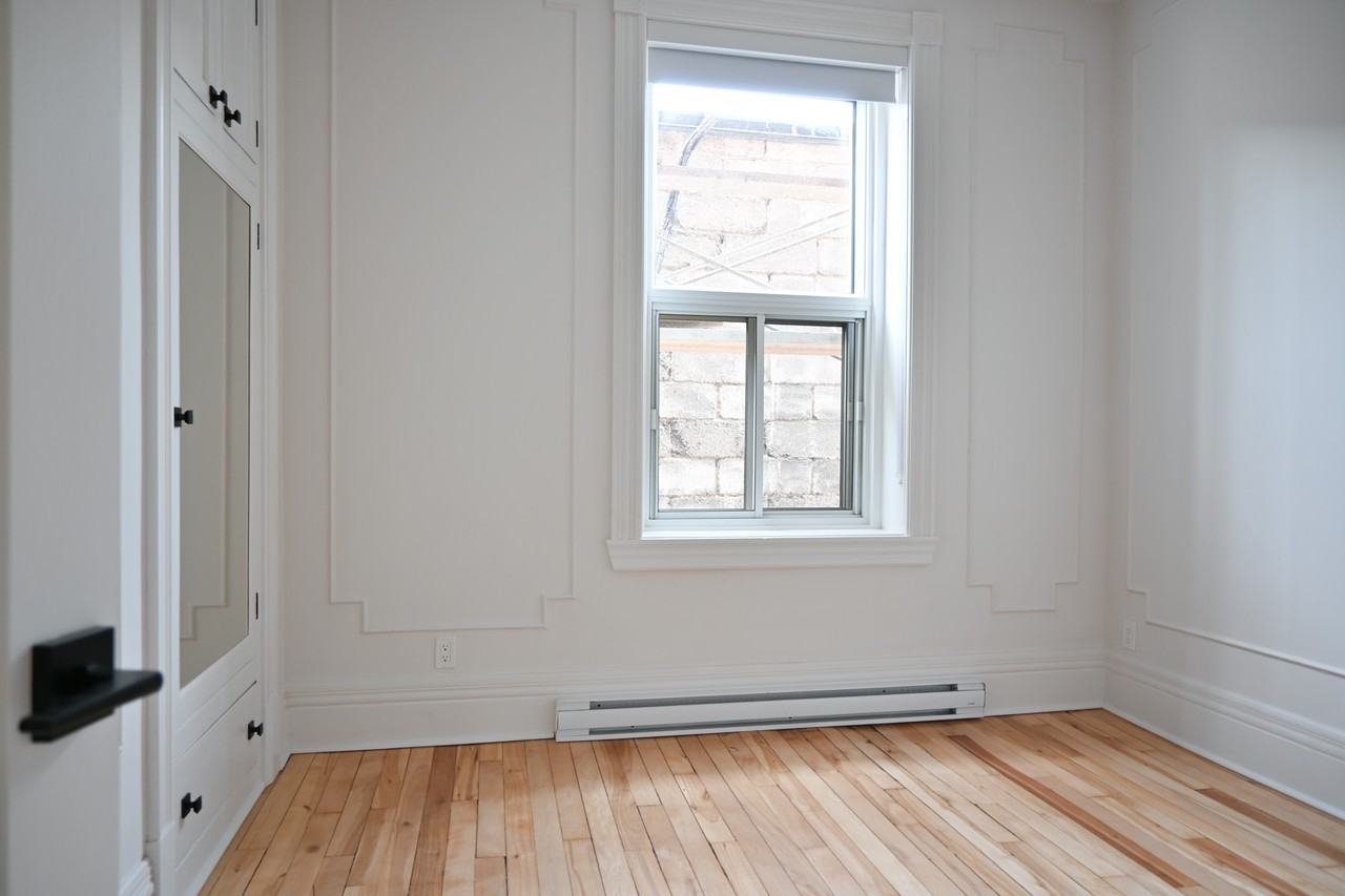391 Boulevard Saint Joseph Ouest #9 - Photo 3 of 15
