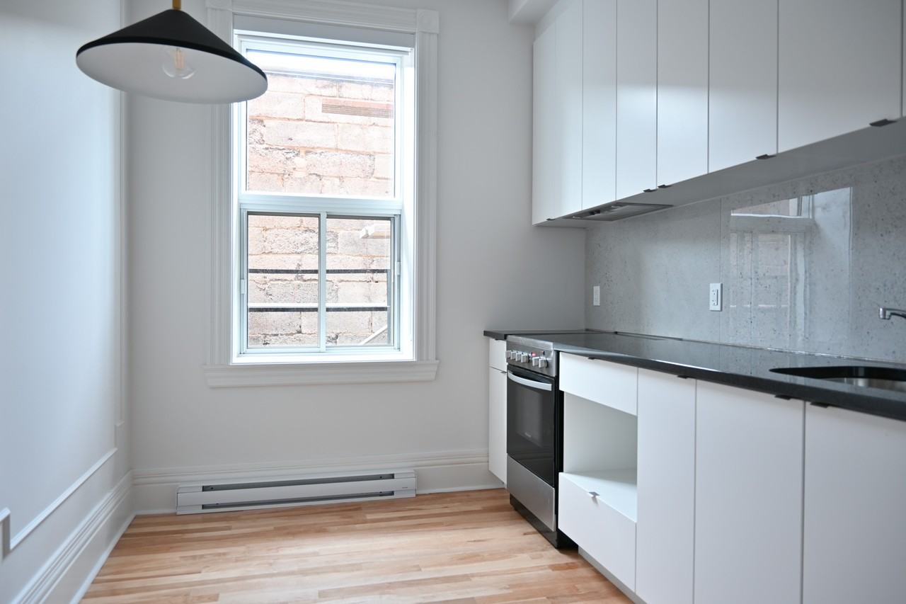 391 Boulevard Saint Joseph Ouest #9 - Photo 4 of 15
