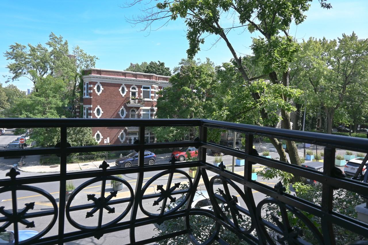 391 Boulevard Saint Joseph Ouest #9 - Photo 5 of 15