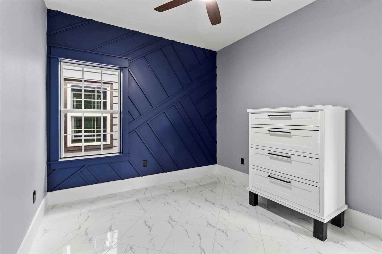 7912 Avenue E - Photo 4 of 13