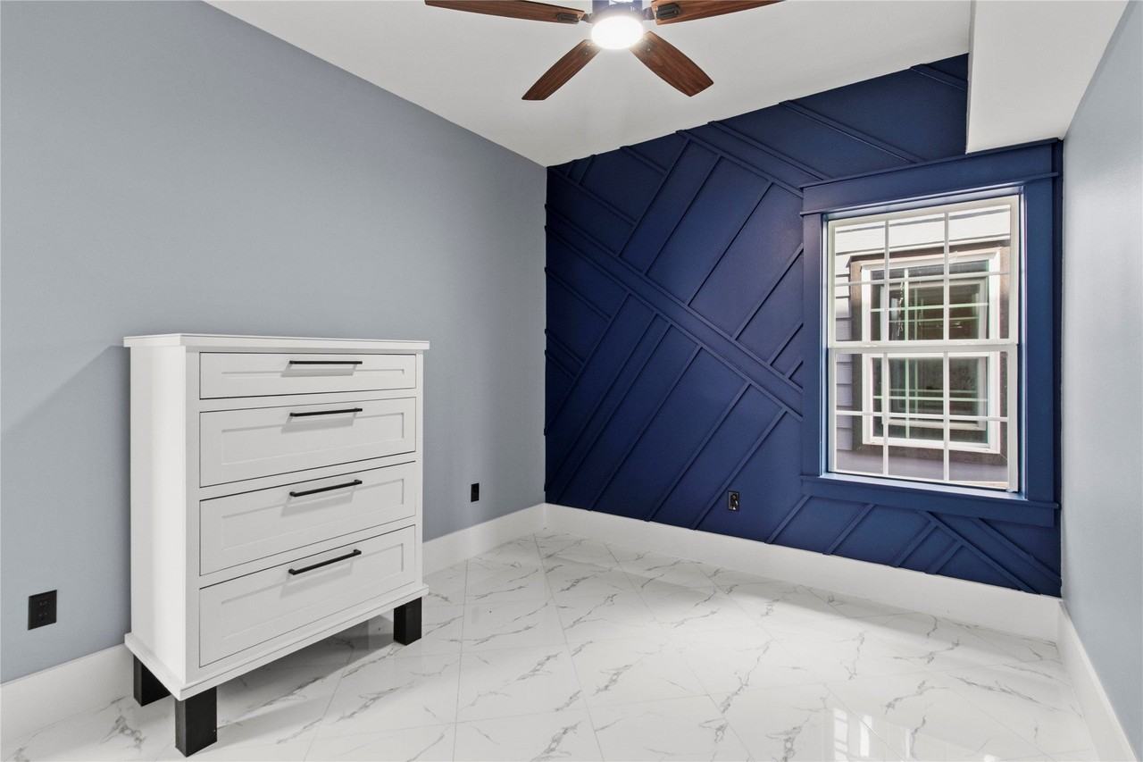 7912 Avenue E - Photo 7 of 13