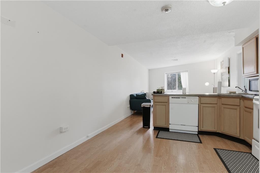 31 Devereux St ##207 - Photo 3 of 27