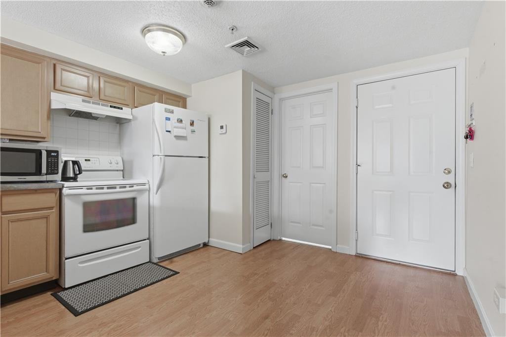 31 Devereux St ##207 - Photo 4 of 27