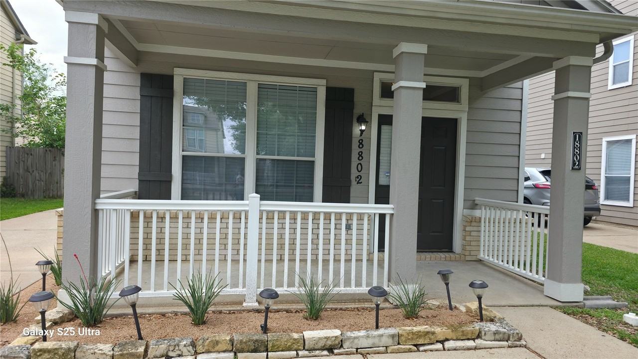 18802 Sandelford Dr - Photo 3 of 14