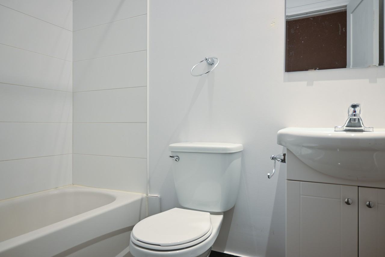 2100 Rue Saint-Denis #5 - Photo 4 of 6