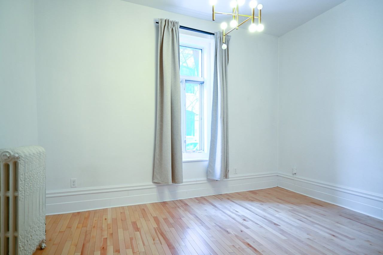 2100 Rue Saint-Denis #5 - Photo 3 of 6