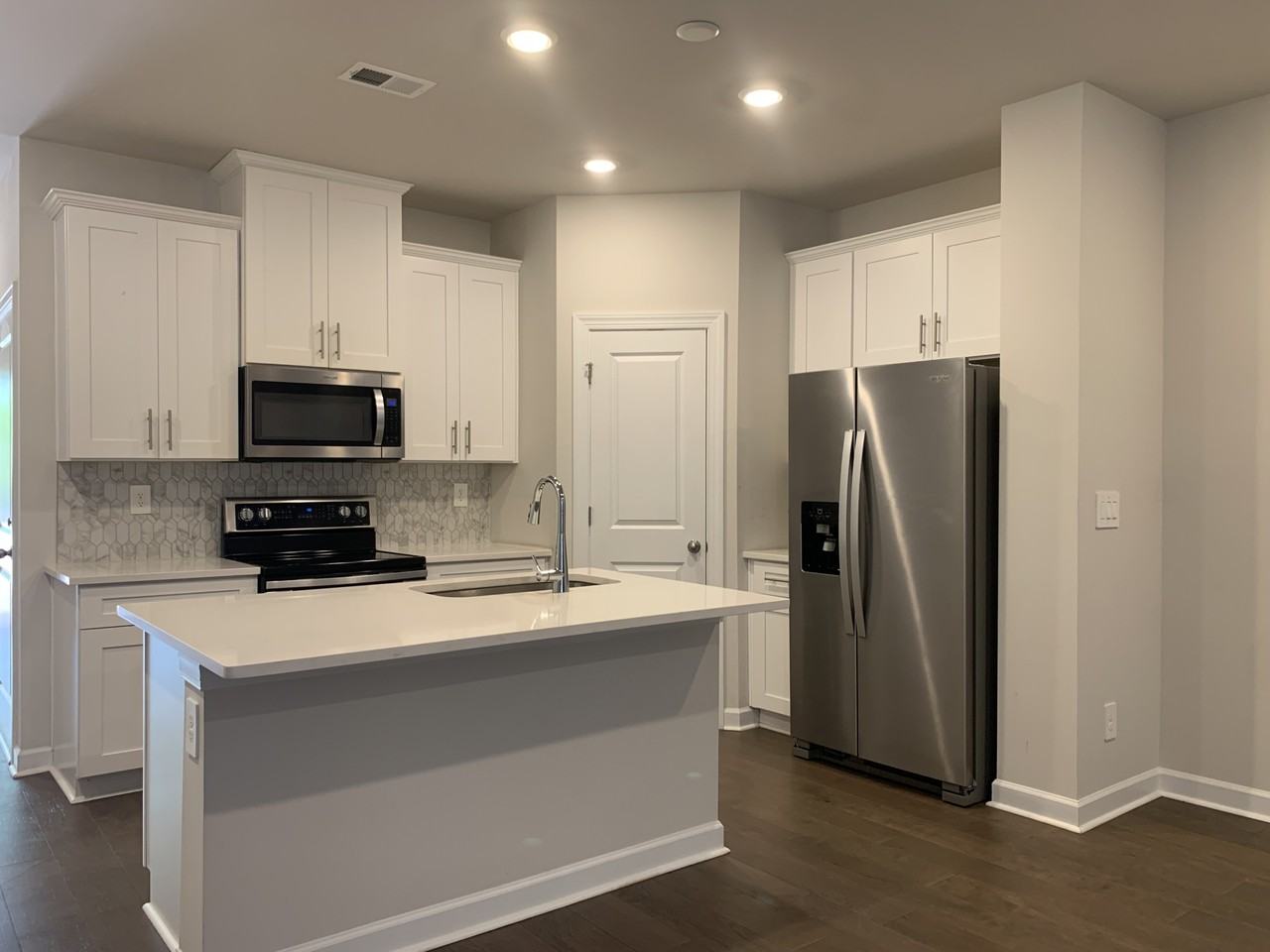 1624 Village Grove Lane - 14015 Singletree Lane4015 Singletree Lane #1 - Photo 6 of 21