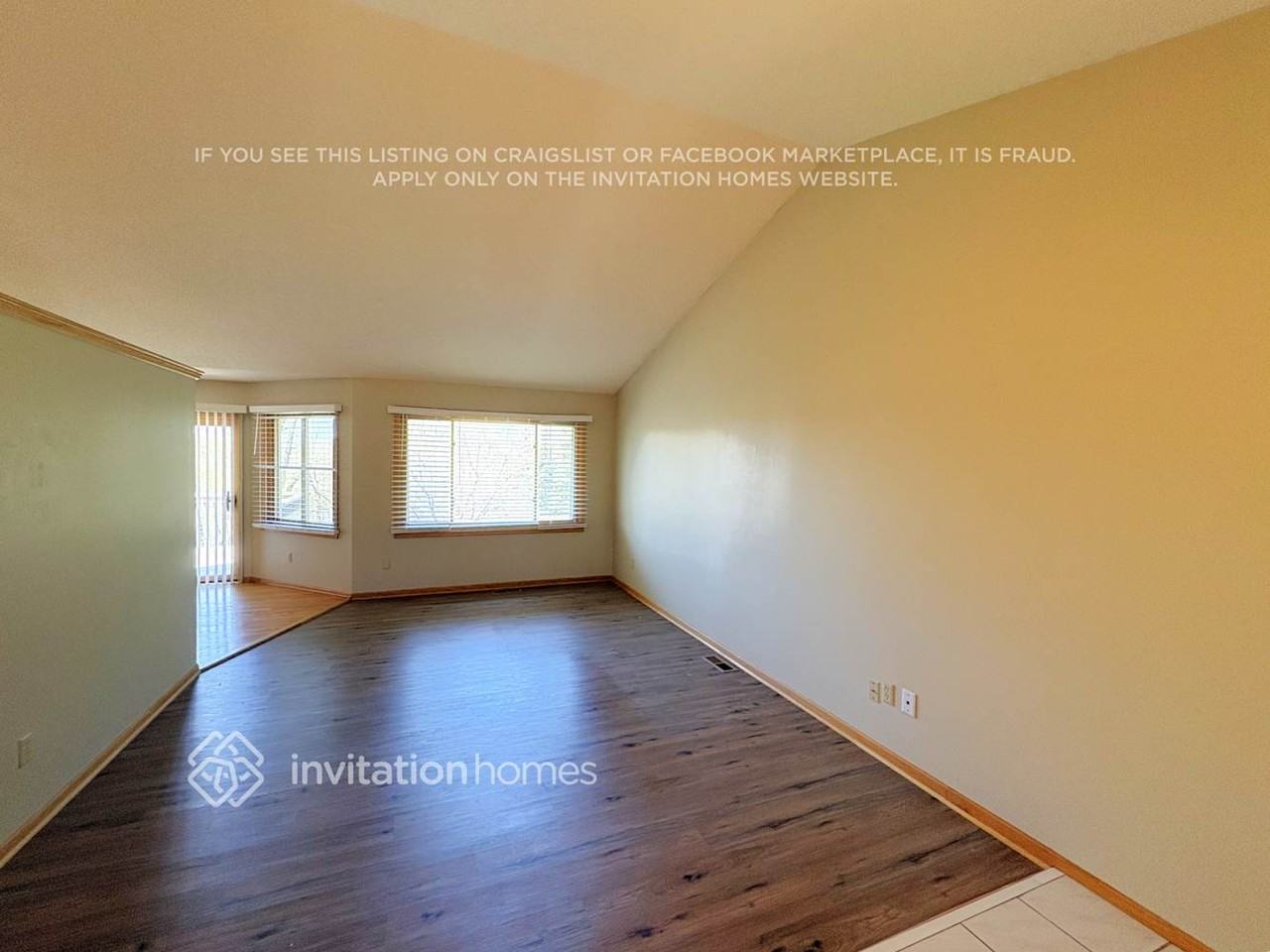 21020 Floral Bay Dr N - Photo 3 of 14