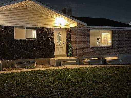 3264 W 4700 S - Photo 3 of 31