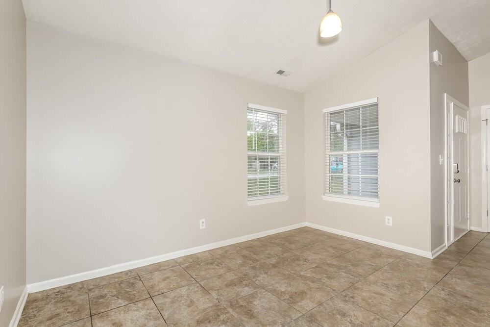 1947 Mare Ave - Photo 4 of 16