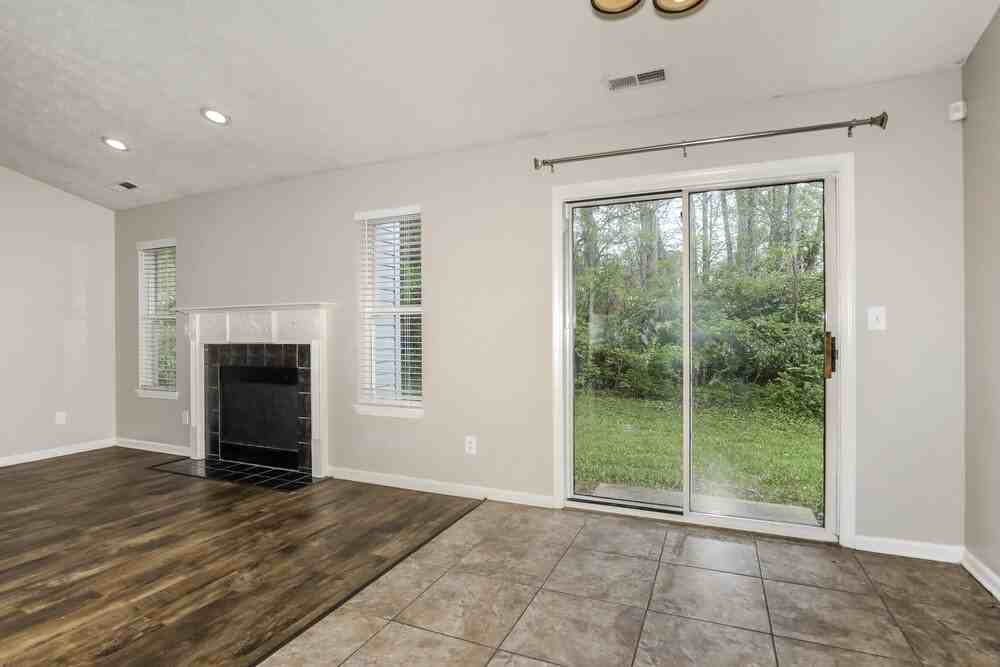 1947 Mare Ave - Photo 5 of 16
