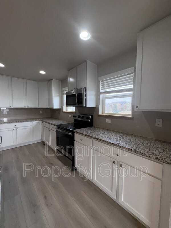 1303 S Oak Ct - Photo 7 of 27