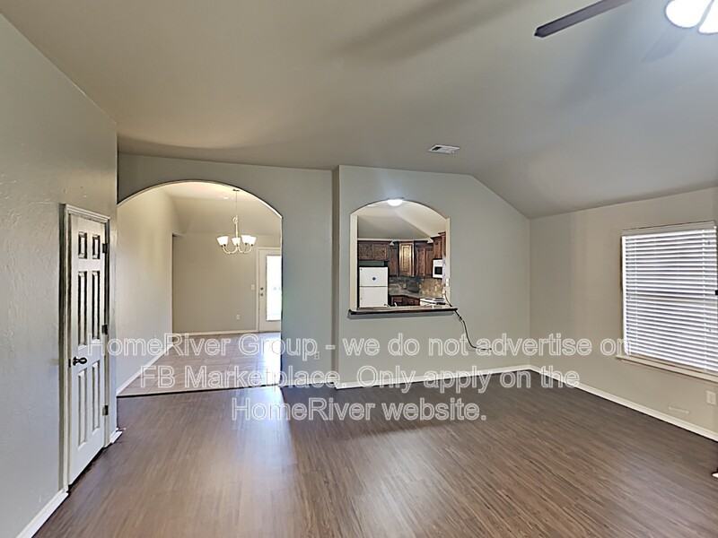 12827 Se 19th St - Photo 4 of 25