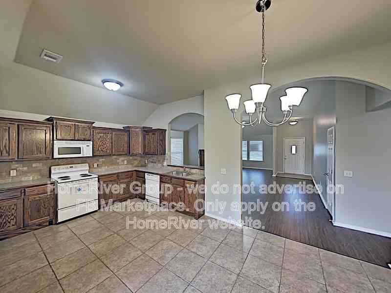 12827 Se 19th St - Photo 7 of 25