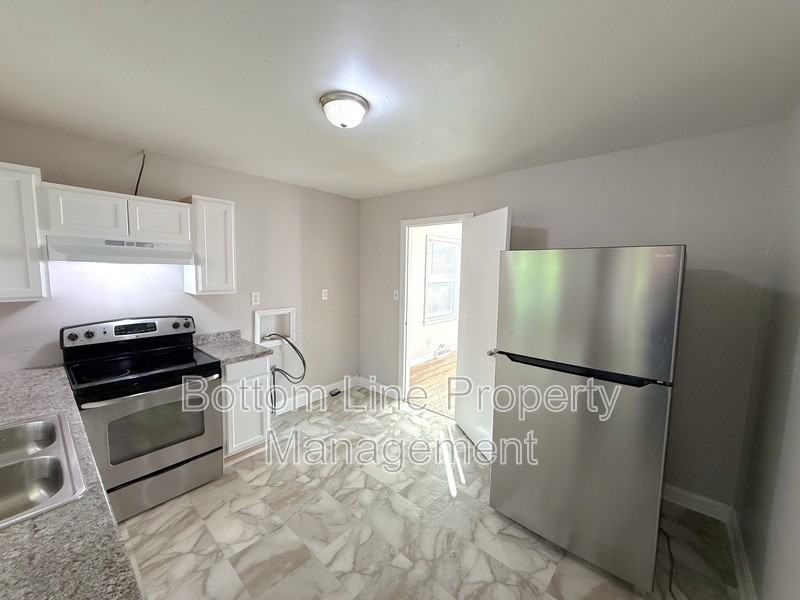 1408 Dean St - Photo 4 of 16