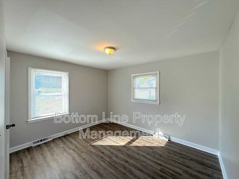 1408 Dean St - Photo 7 of 16