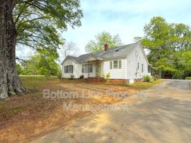 4424 Hovis Rd - Photo 1 of 1