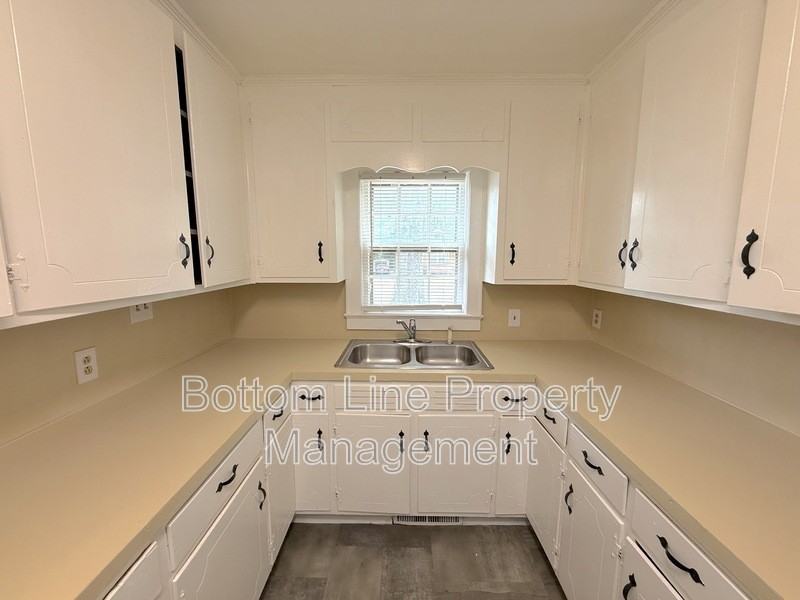 4424 Hovis Rd - Photo 4 of 14