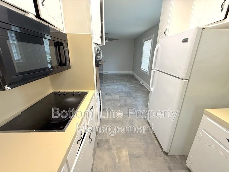 4424 Hovis Rd - Photo 5 of 14