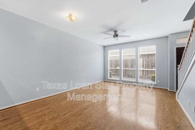 1507 Sutton St - Photo 5 of 31