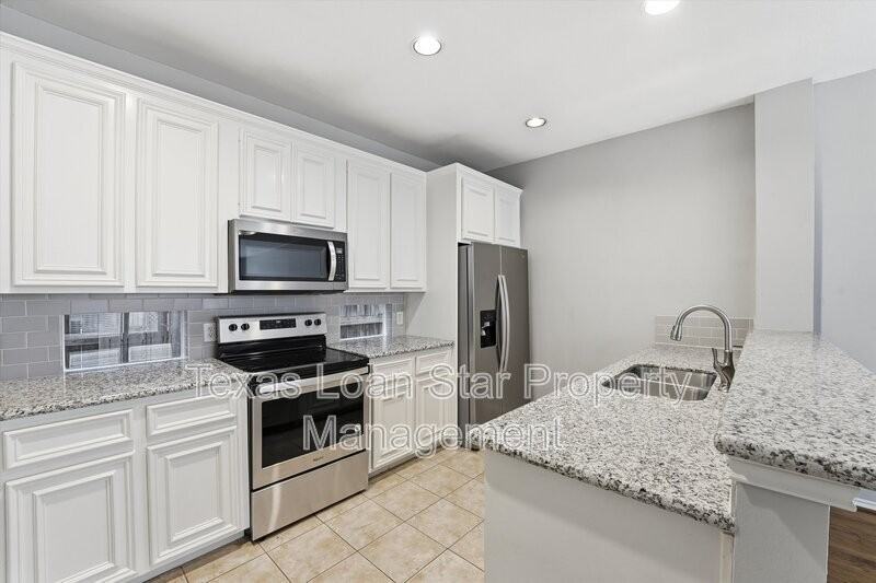 1507 Sutton St - Photo 7 of 31