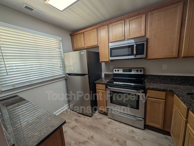 1215 Green Oaks Ln #F - Photo 4 of 22