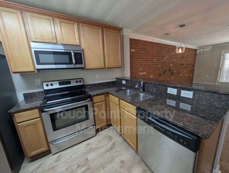 1215 Green Oaks Ln #F - Photo 5 of 22