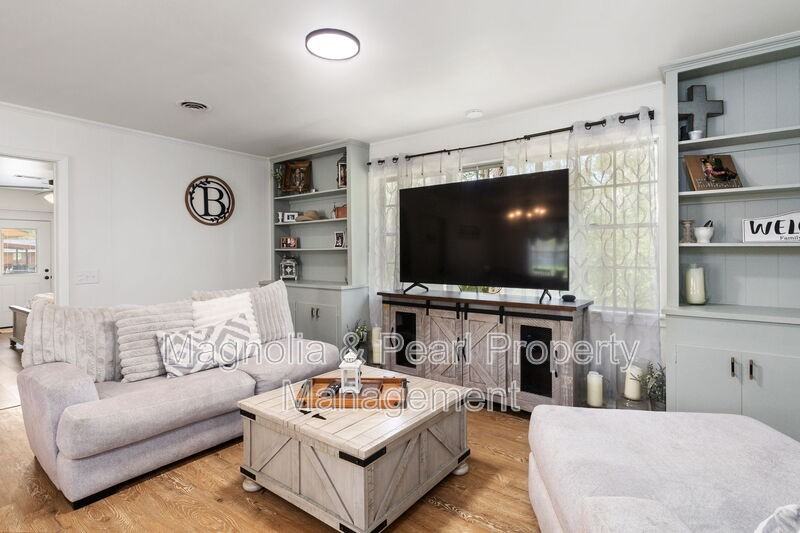1406 Russell Ave