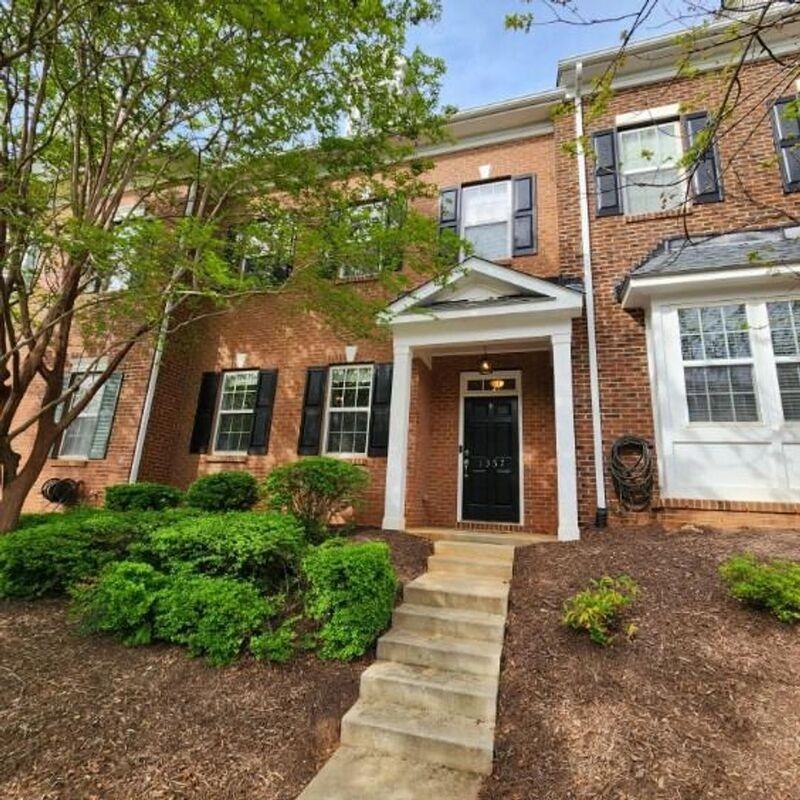 1357 Regulator St - Photo 2 of 27