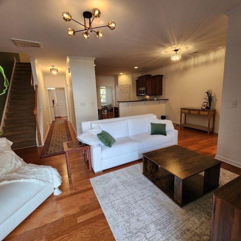 1357 Regulator St - Photo 4 of 27