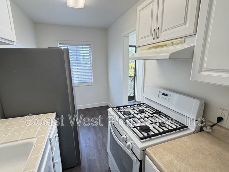 4419 College Ave - Photo 5 of 12