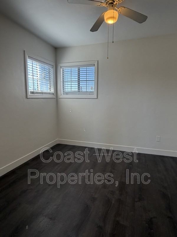 4419 College Ave - Photo 6 of 12