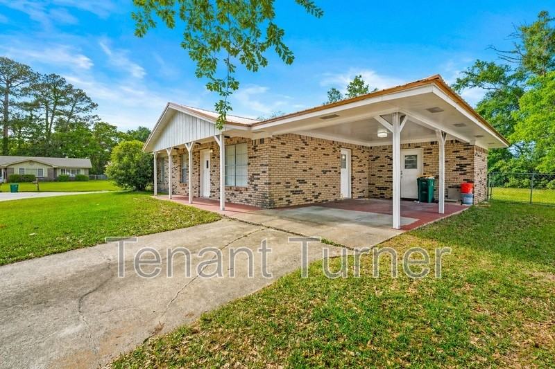 329 Springdale Cir - Photo 2 of 20