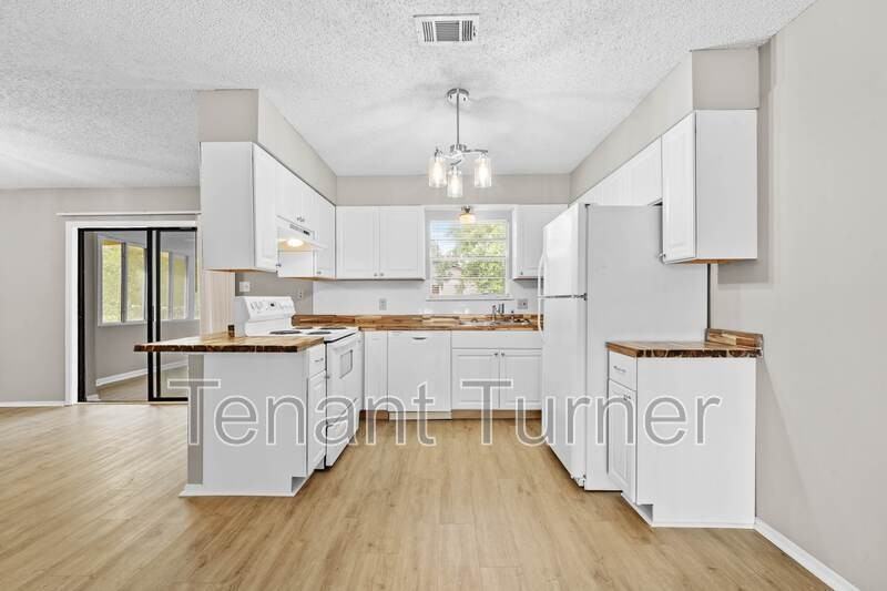 329 Springdale Cir - Photo 4 of 20