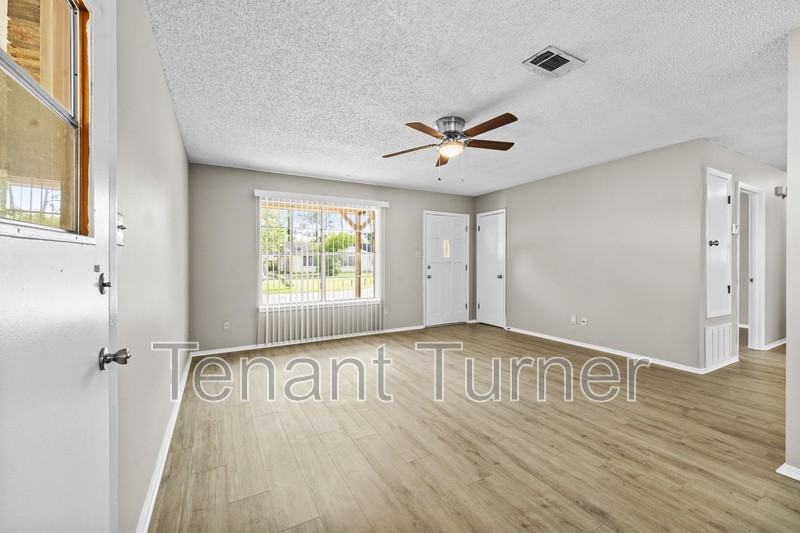 329 Springdale Cir - Photo 6 of 20