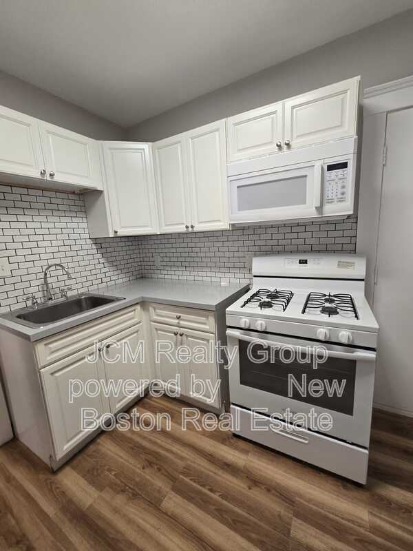 30 Harwood St #4-1stFL - Photo 2 of 26