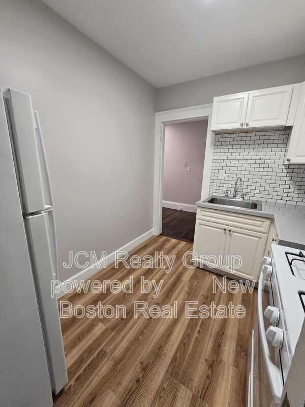30 Harwood St #4-1stFL - Photo 6 of 26