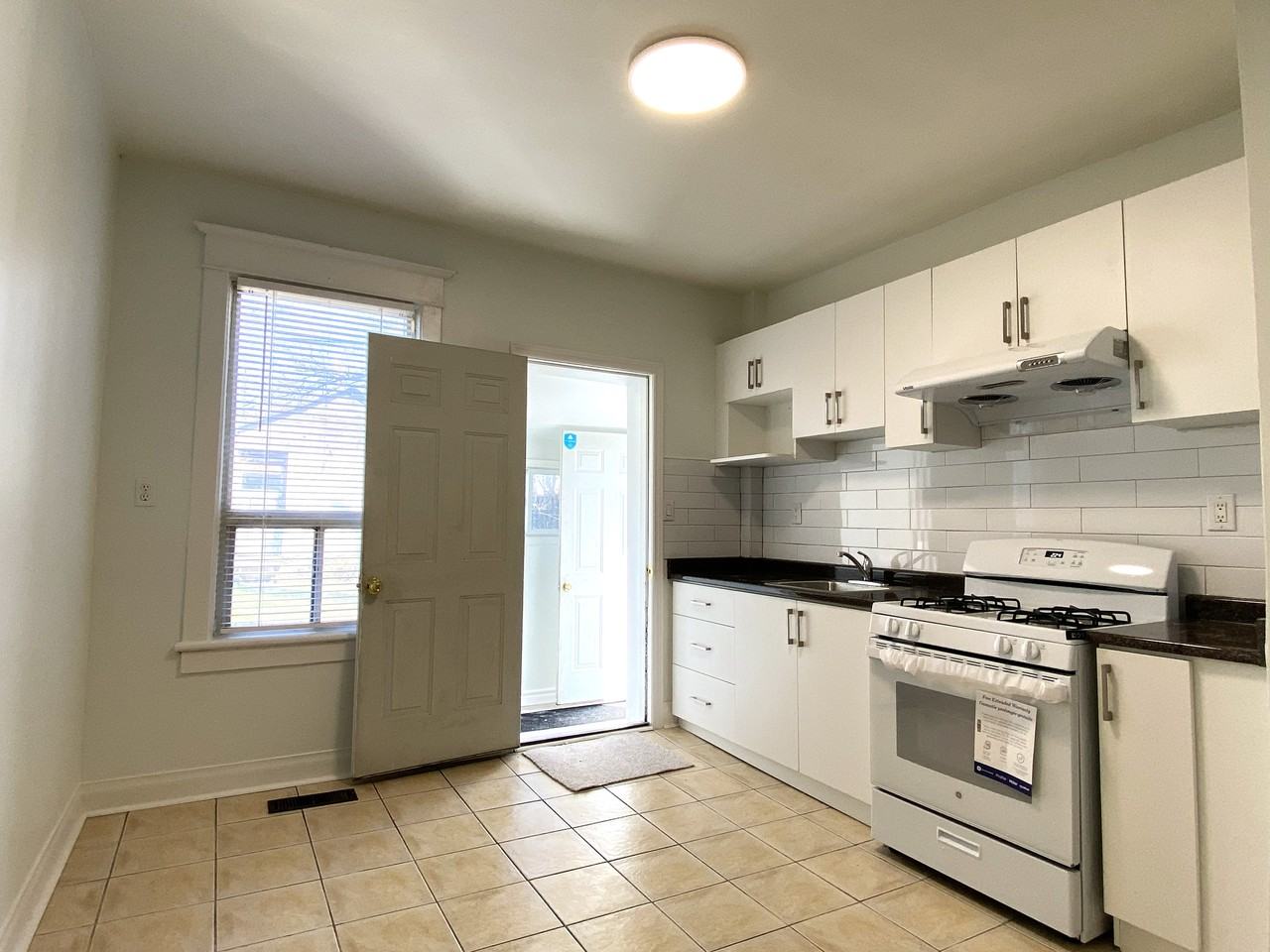 479 Carlaw Avenue - Photo 5 of 17