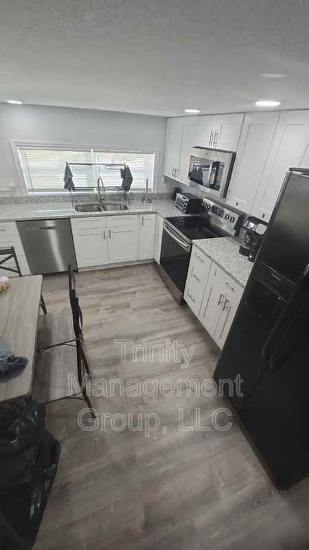 1935 Speck Dr - Photo 4 of 15