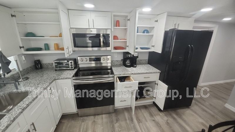 1935 Speck Dr - Photo 5 of 15