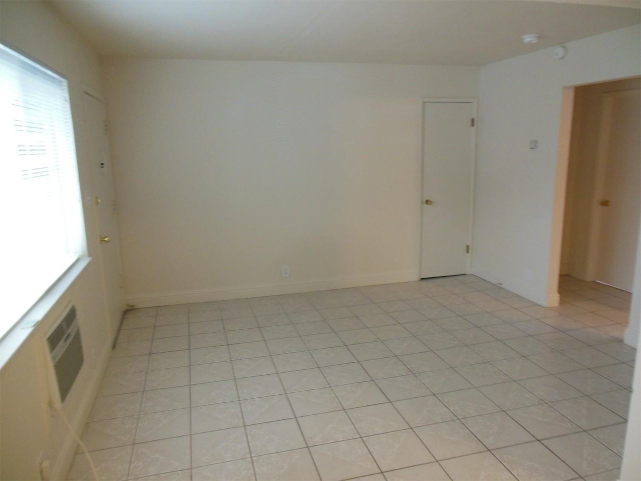 13 & T Apartment - Photo 3 of 9