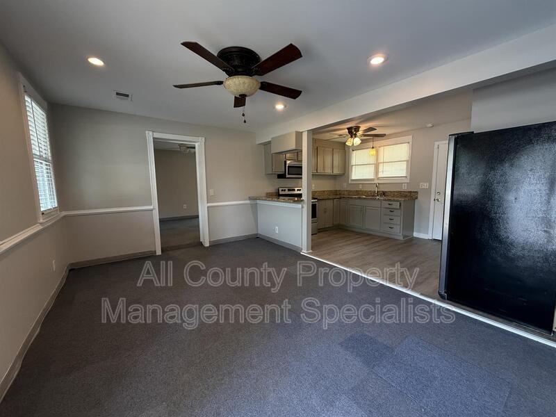 1301 Pineview Dr - Photo 2 of 9