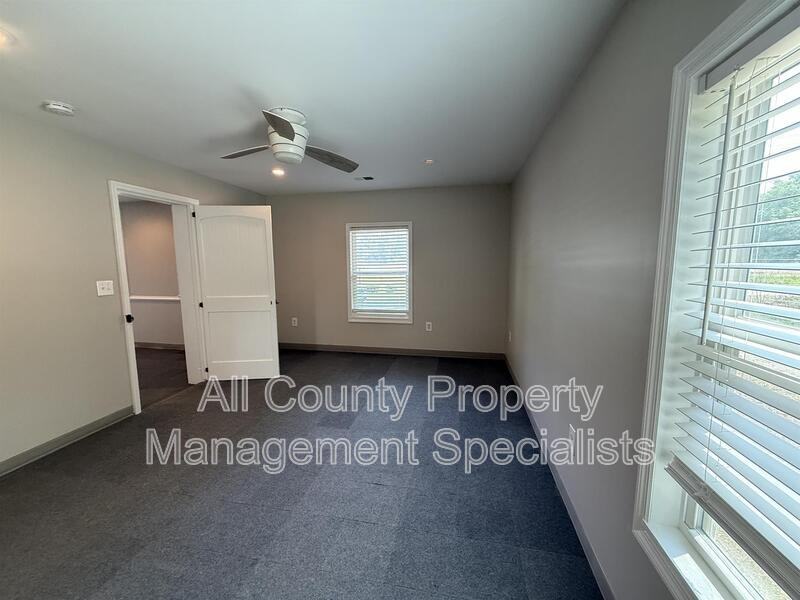 1301 Pineview Dr - Photo 4 of 9
