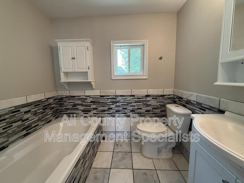 1301 Pineview Dr - Photo 5 of 9