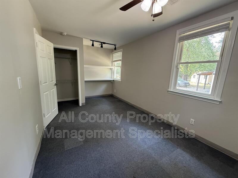 1301 Pineview Dr - Photo 7 of 9
