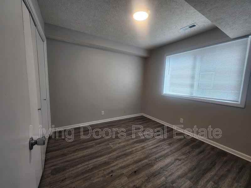 660 S 20th St #1 - Photo 5 of 9