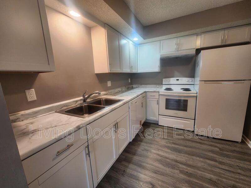 660 S 20th St #2 - Photo 3 of 10